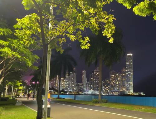Punta Pacífica de nuit depuis la promenade