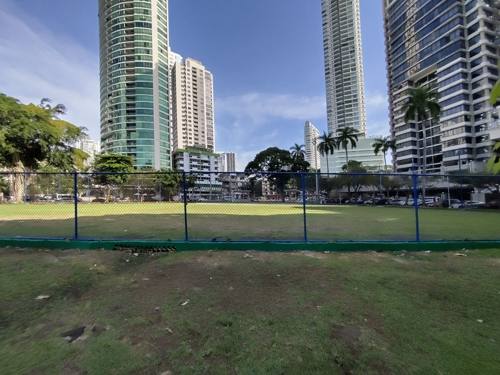 Terrain de baseball public