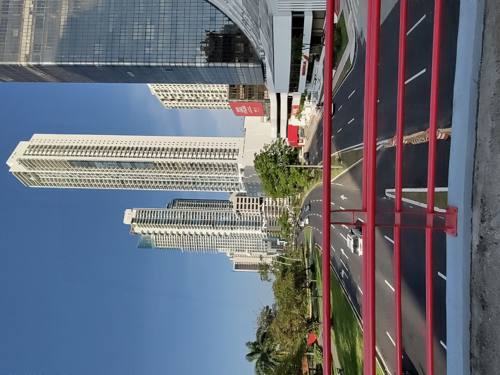 Pont + tours résidentielles + circulation Av. Balboa