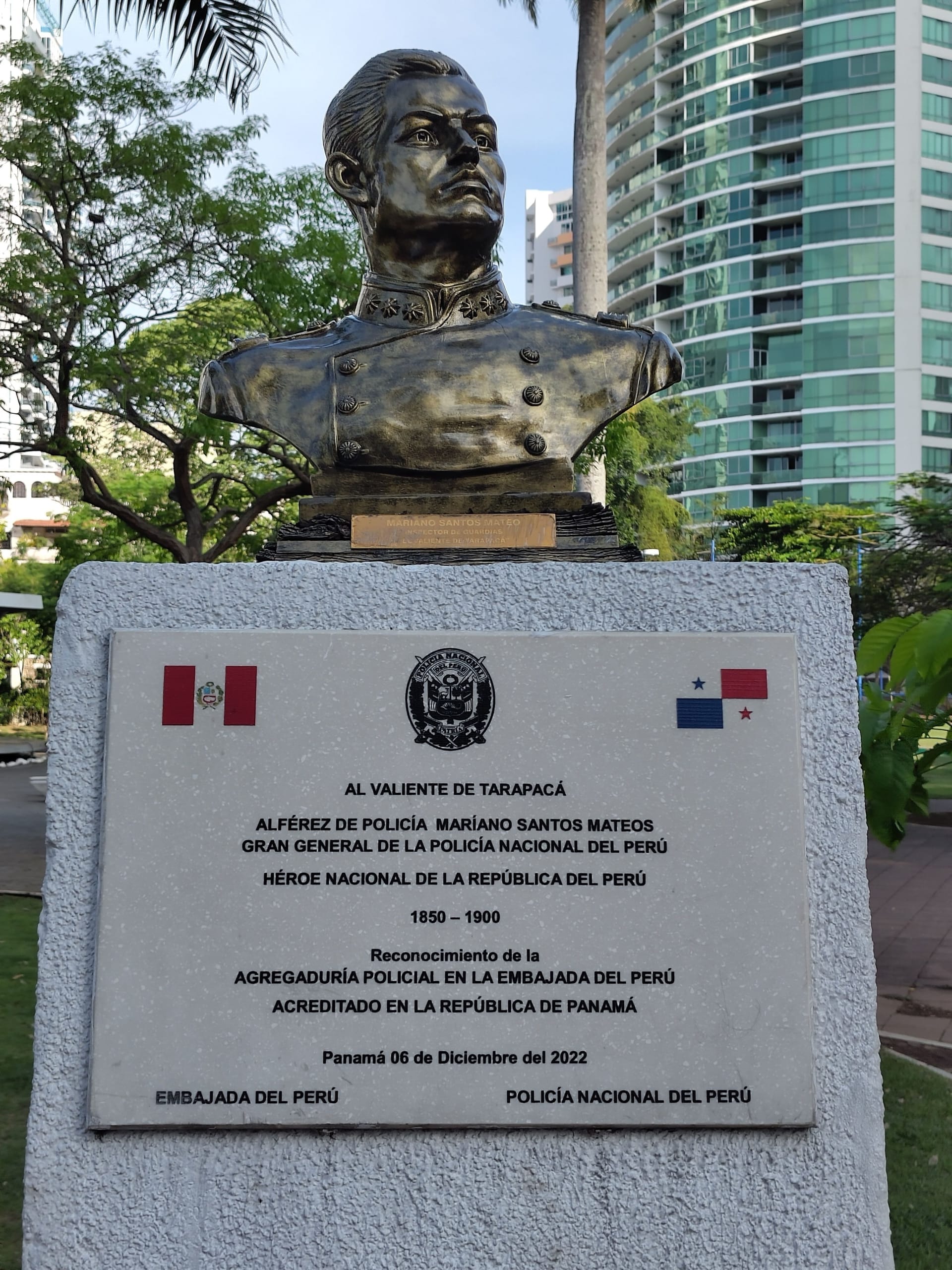 Statue Mariano Santos Mateo (Pérou)